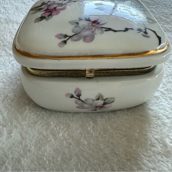 Vintage White and Pink Floral Music Jewelry Box Cherry Blossom Decor Accents - Picture 4 of 11